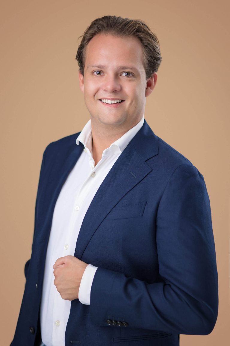 Max Hillenaar makelaar curacao