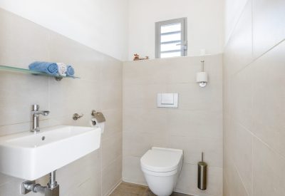 Ruime woonkamer van 4-slaapkamer woning in Damacor panoramisch uitzicht
