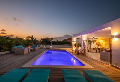 Ruime woonkamer van 7-slaapkamer villa in Vista Royal met zwembad