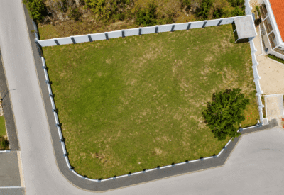 Ruime kavel van 1230 m² met uitzicht over het Spaanse Water.