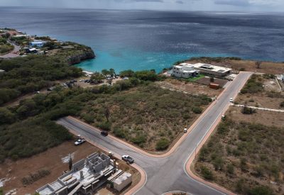 Uitzicht vanaf de kavel in La Peninsula Jeremi op beveiligd resort