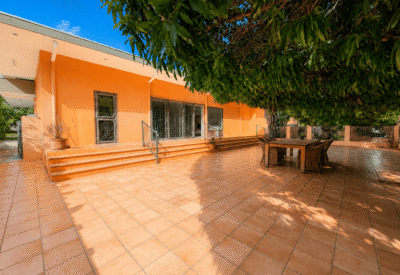 Ruime woning met terras en tuin, perfect voor gezinnen in Nederland.